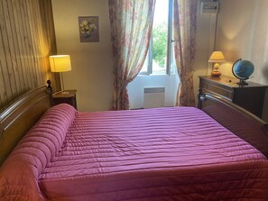 4 slaapkamers, een strijkplank/strijkijzer, wifi, beddengoed