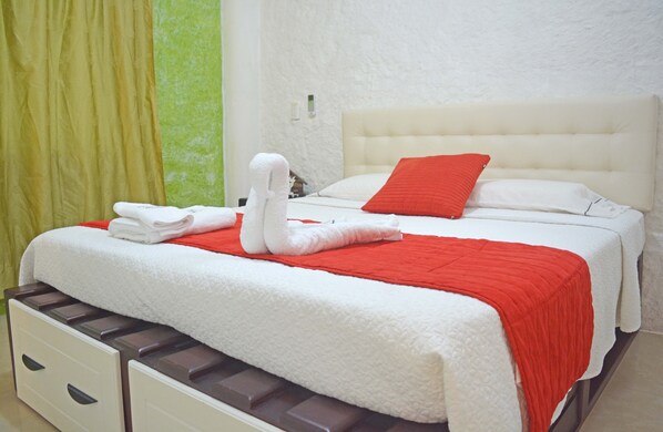 Comfort Double Room, 1 Queen Bed | Soundproofing, free WiFi, bed sheets