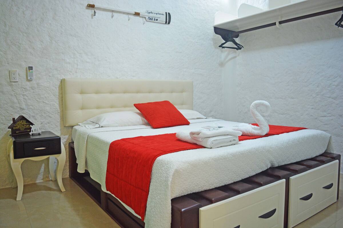 Comfort Double Room, 1 Queen Bed | 1 bedroom, soundproofing, free WiFi, bed sheets