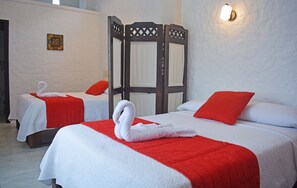 Deluxe Suite | Soundproofing, free WiFi, bed sheets - Hostal Cann's House (Puerto Baquerizo Moreno)