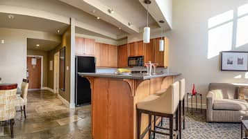 Televisión de 55 pulgadas con canales por cable, servicios de streaming