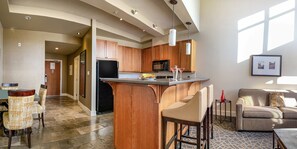 Télévision de 55 pouces avec chaînes par câble, services de streaming