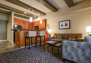 55-inch TV with cable channels, streaming services - Fairways Hotel on the Mountain (Victoria)