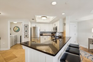 Frigorifero, microonde, forno, lavastoviglie