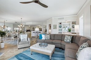 TV - 310 Windsor Place~Listen to the Waves from 3rd Floor Balcony! Direct Ocean Front (Hilton Head Island)