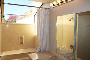 Bathroom - Cottage Grove Holiday Home (Orlando)
