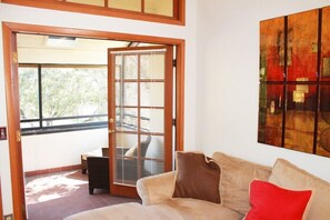 Apartemen | 3 kamar tidur, Wi-Fi gratis, dan seprai linen