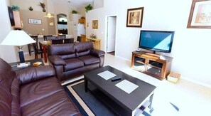 Ferienhaus | Wohnzimmer | Flachbildfernseher, DVD-Player, Tischfußball, Tischtennisplatte