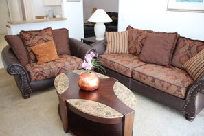 House | Living room | Flat-screen TV, DVD player, foosball - Fp007or (Davenport)