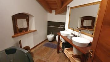 Combinazione doccia/vasca, vasca idromassaggio, asciugacapelli