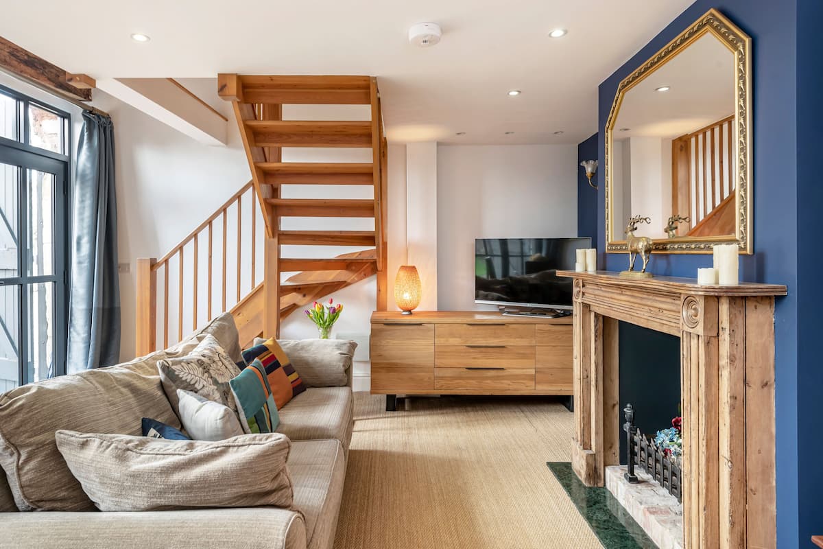 Deluxe Studio Suite, Multiple Beds, Non Smoking, Courtyard View | Living area