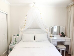 2 bedrooms, desk, iron/ironing board, travel crib