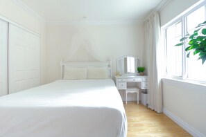 2 bedrooms, desk, iron/ironing board, travel cot