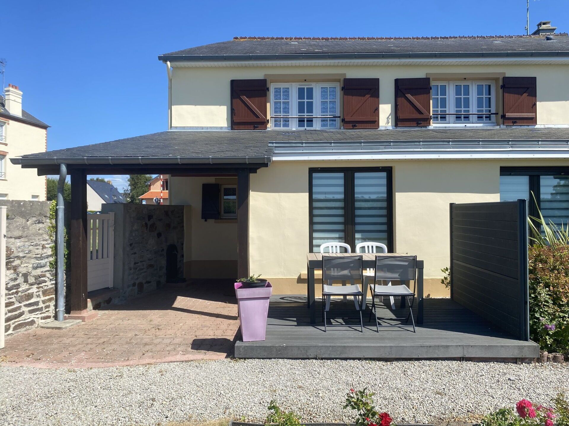 Gebäude, Fenster, Zuhause, Haus, Wohngebiet, Dach, Tür, Fassade, Die Architektur, Hütte