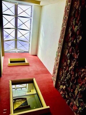 32-inch TV with cable channels