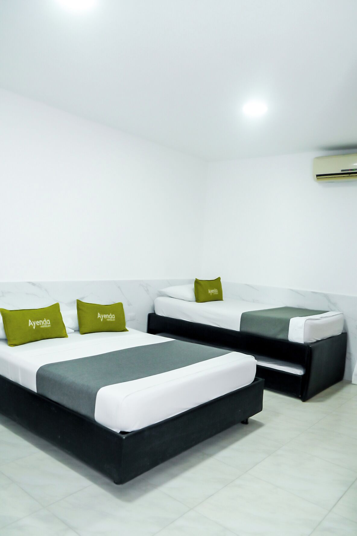 Standaard vierpersoonskamer | Hypoallergeen beddengoed, gratis wifi, beddengoed