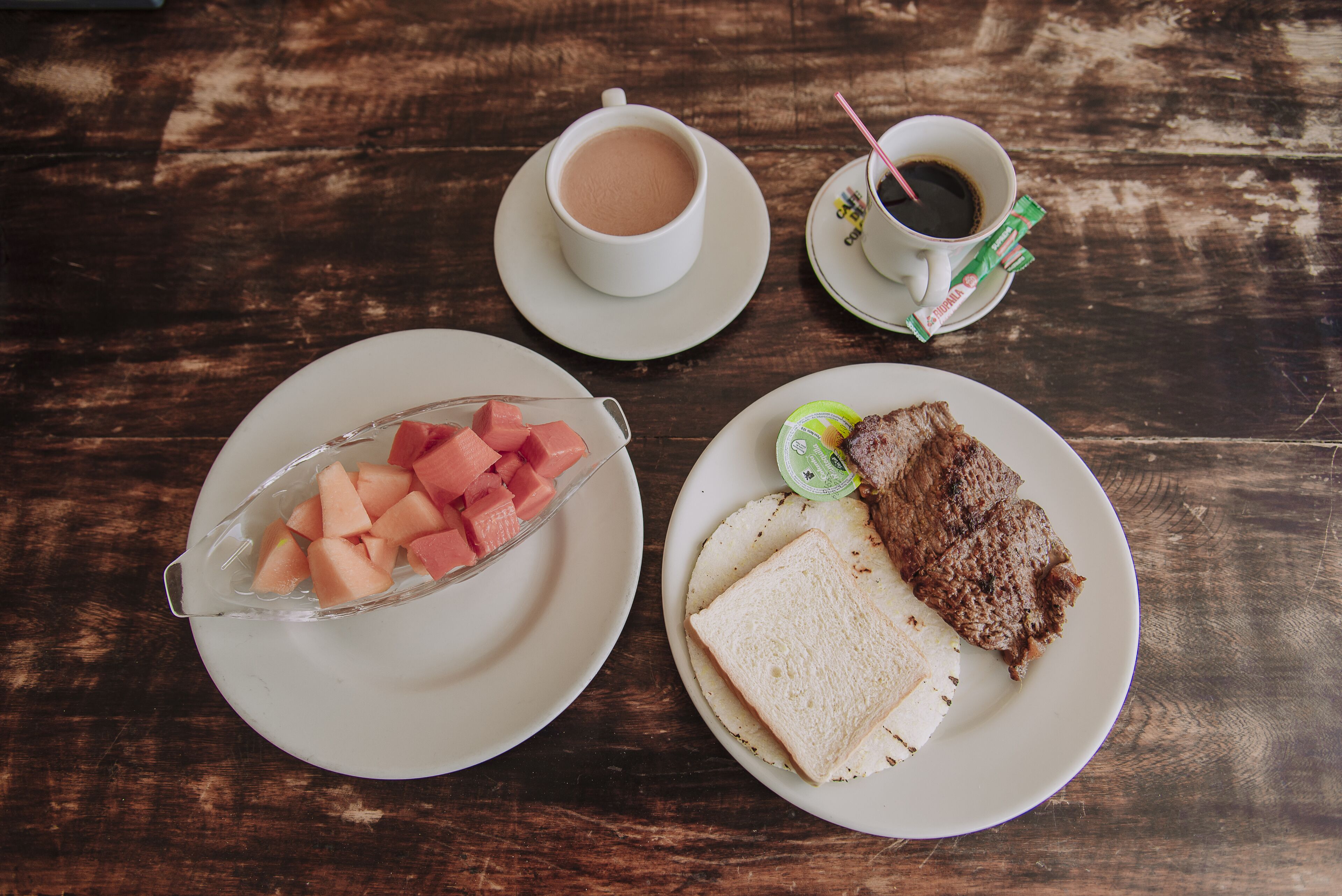 Daily continental breakfast (COP 8000 per person)