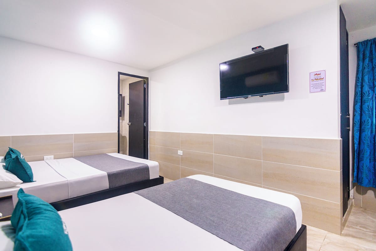 Hypo-allergenic bedding, free WiFi, bed sheets