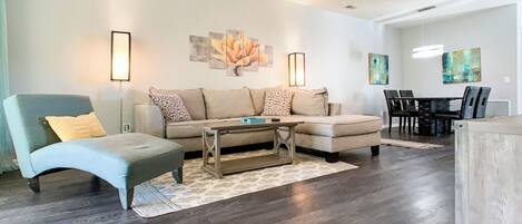 Flachbildfernseher, DVD-Player