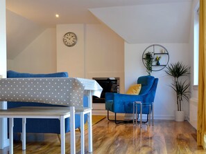 Unclassified image, 4 of 15, button - 3 Old Posting Stables (Gatehouse of Fleet, near Kirkcudbright)