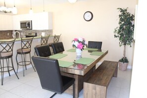 Villa | Dapur peribadi | Peti sejuk, ketuhar gelombang mikro, ketuhar 