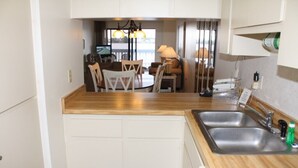 Private kitchen - The Anna Maria Island Beach Palms 2B (Bradenton Beach)
