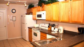Villa | Cucina privata | Macchina per tè/caffè, frigorifero, microonde, forno