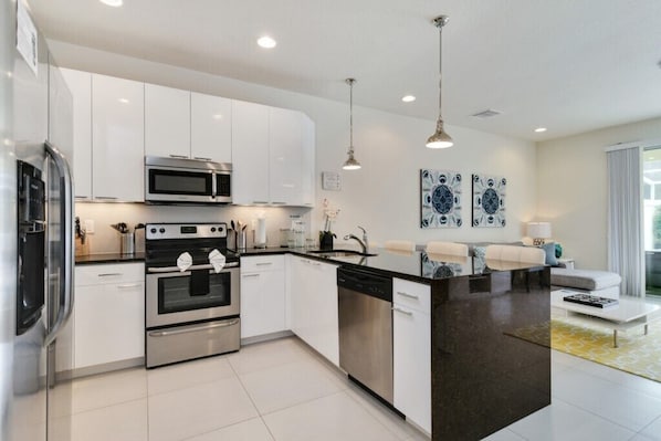 Ferienhaus | Eigene Küche | Mikrowelle, Ofen, Herdplatte, Geschirrspüler