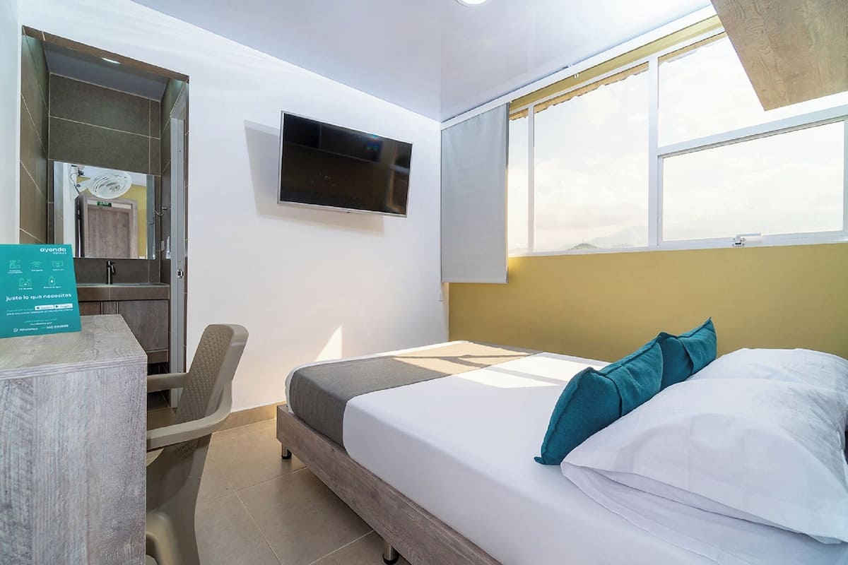 Hypo-allergenic bedding available, WiFi (free), bed sheets