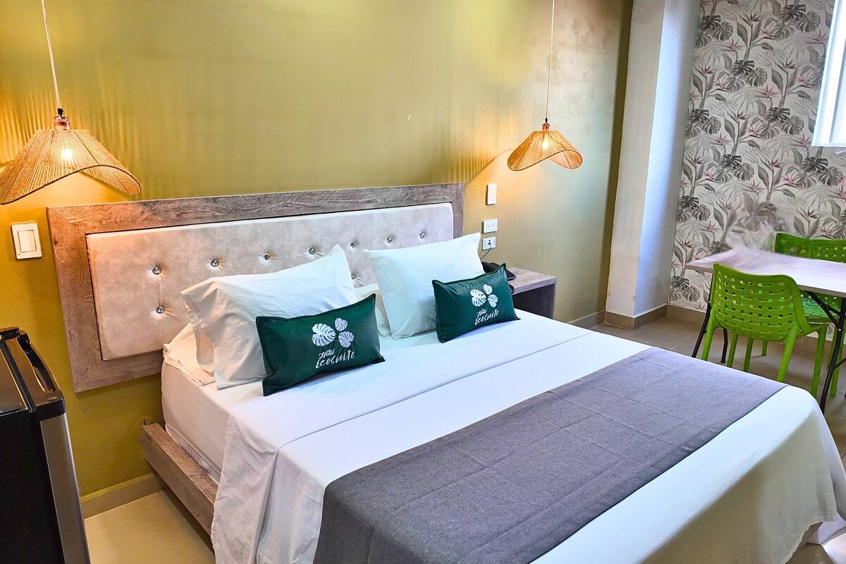 Habitación senior | Ropa de cama hipoalergénica, wifi gratis y ropa de cama