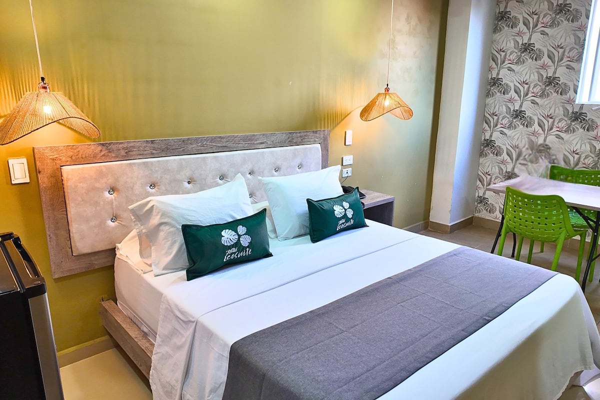 Habitación senior | Ropa de cama hipoalergénica, wifi gratis y ropa de cama