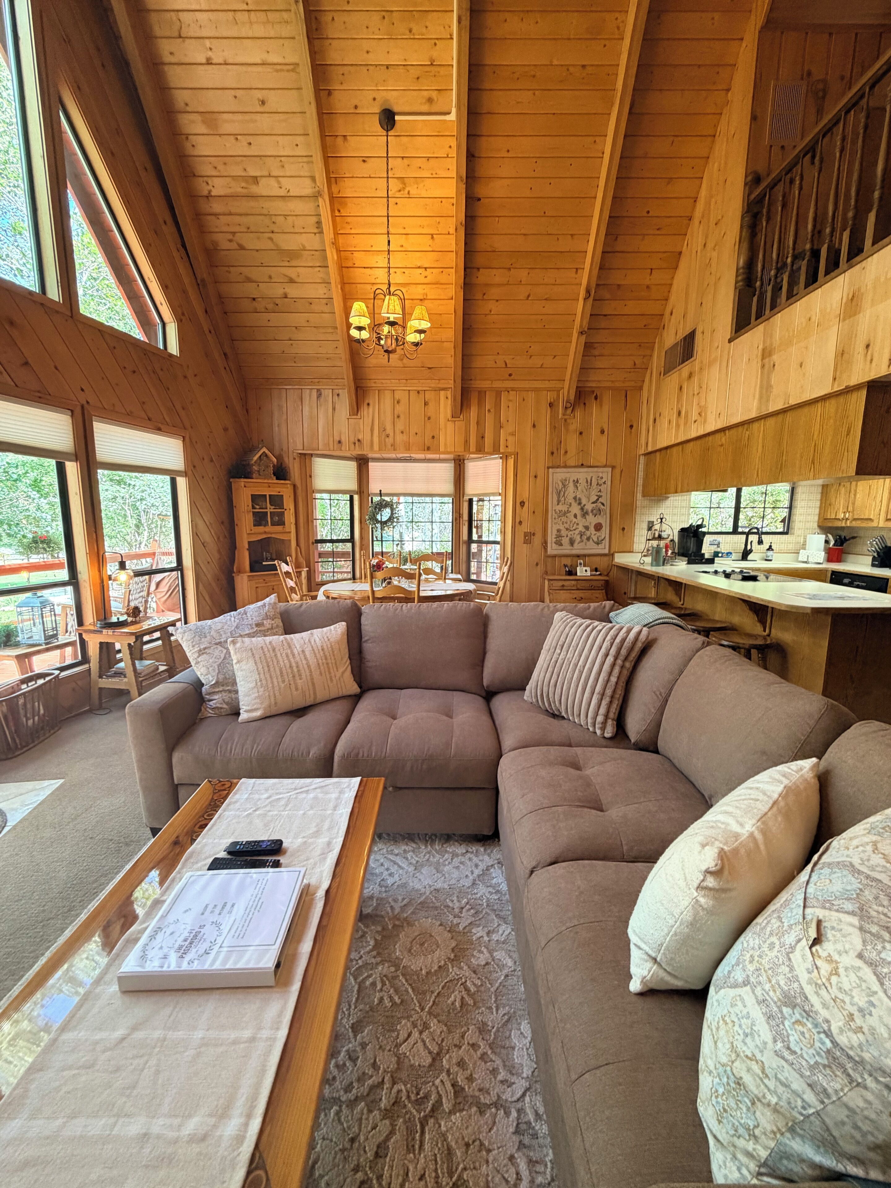 Charming Petersen Cottage Rustic Luxury - Pine Valley, UT