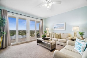 Condo (Laketown Wharf 1331) | Exterior