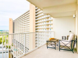 Condo (Laketown Wharf 1331) | Balcony