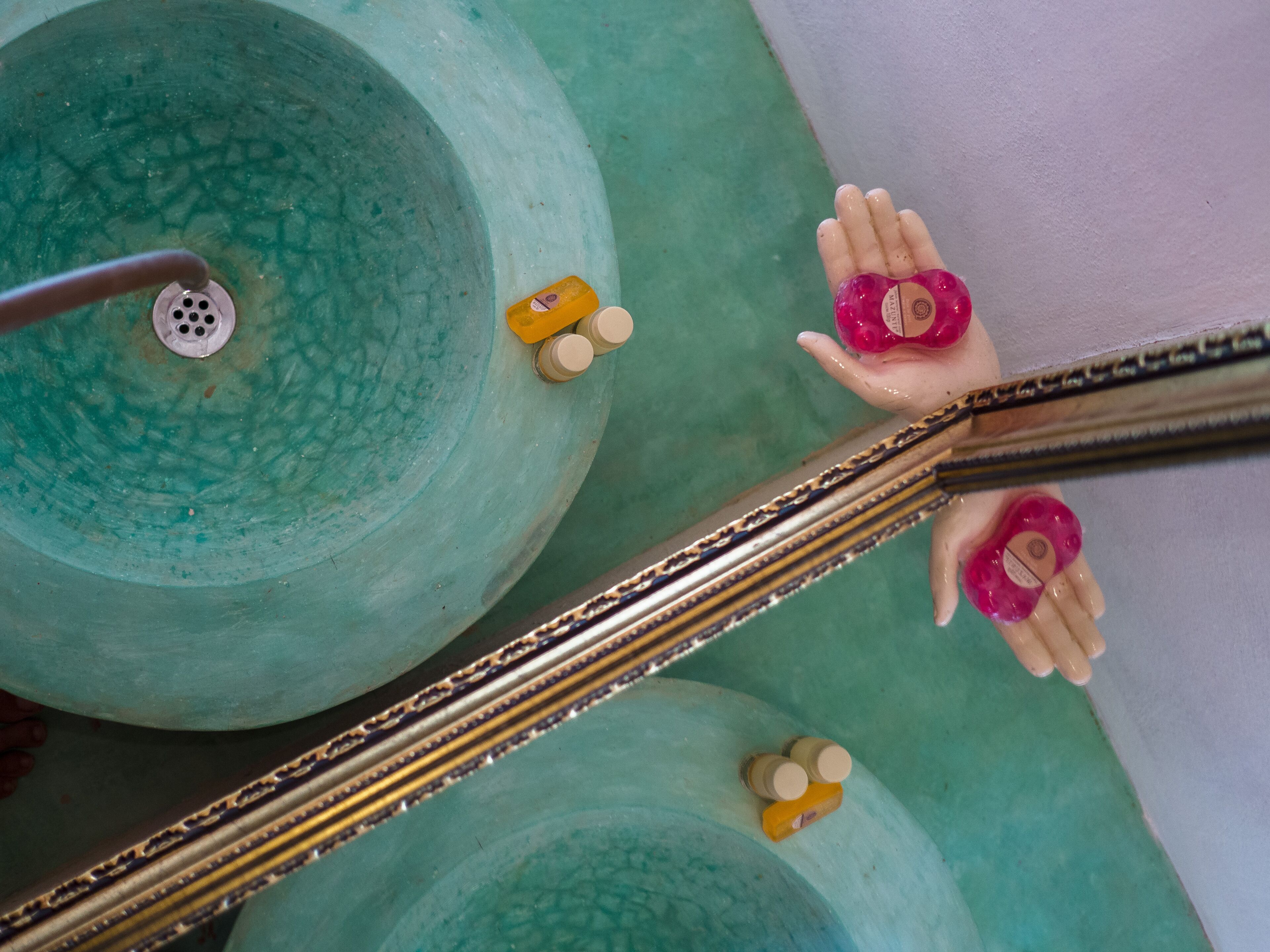 standard double room (florentino) | bathroom sink