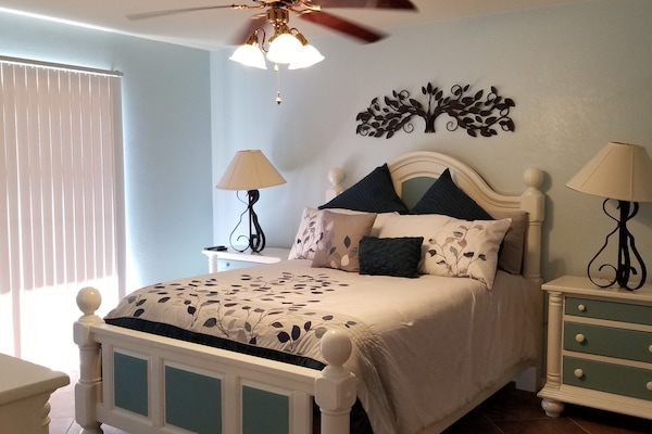 1 slaapkamer, een strijkplank/strijkijzer, gratis wifi, beddengoed