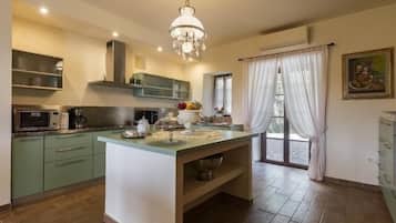 Ofen, Geschirrspüler, Espressomaschine