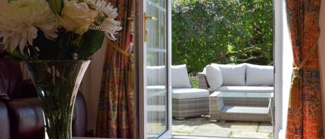 المنشأة من الداخل