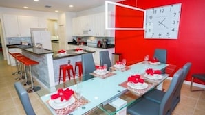 House | Private kitchen | Fridge, microwave, dishwasher, electric kettle - Watersong Villa (Davenport)