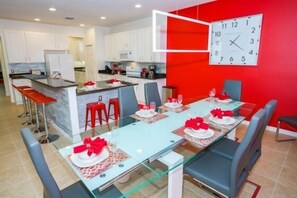 Maison | Cuisine privée | Réfrigérateur, micro-ondes, lave-vaisselle, bouilloire électrique