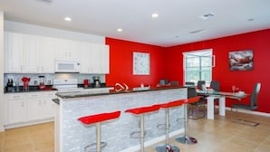 House | Private kitchen | Fridge, microwave, dishwasher, electric kettle - Watersong Villa (Davenport)