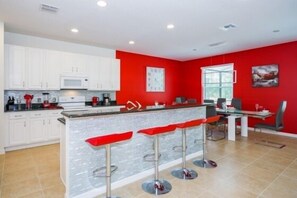 Maison | Cuisine privée | Réfrigérateur, micro-ondes, lave-vaisselle, bouilloire électrique