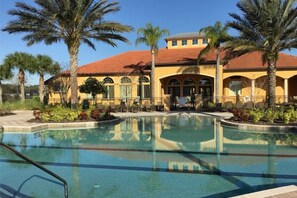Hus | Pool | Udendørs pool