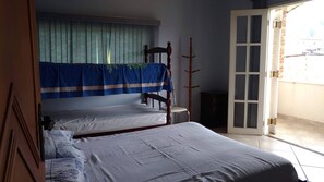 5 Schlafzimmer, Bügeleisen/Bügelbrett