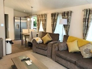 Smart-TV, Kamin, DVD-Player