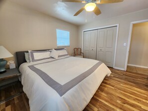 2 Schlafzimmer, Schreibtisch, Reisekinderbett, kostenloses WLAN