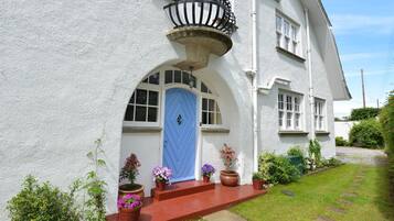 House, Ensuite | Exterior