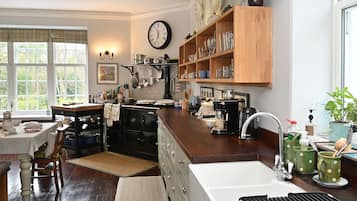 House, Ensuite | Shared kitchen | High chair
