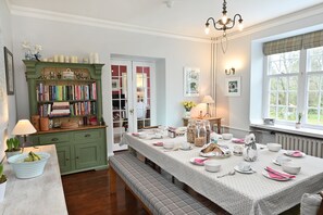 House, Ensuite | Shared kitchen | Highchair - Willowvale (Nairn)