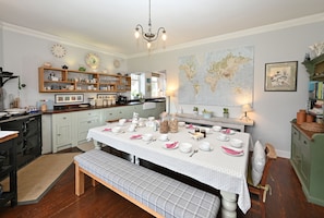 House, Ensuite | Shared kitchen | Highchair - Willowvale (Nairn)